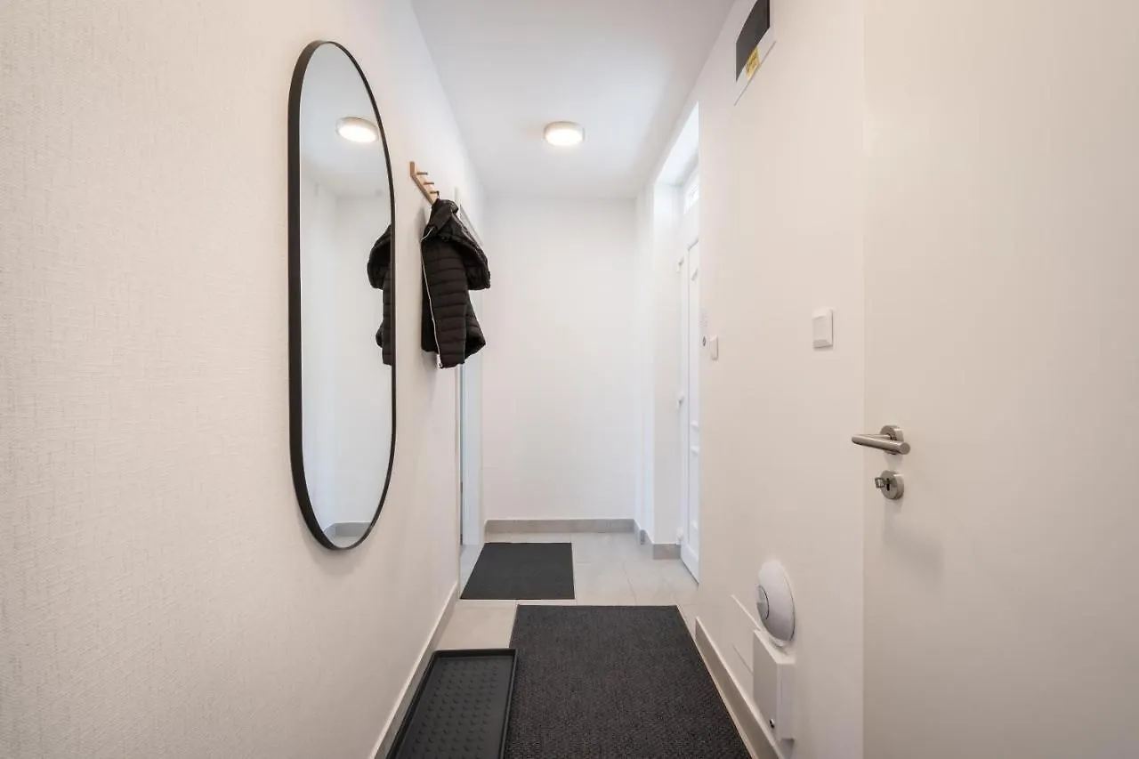 The Rose Garden Apartments Pot- Parking بودابست