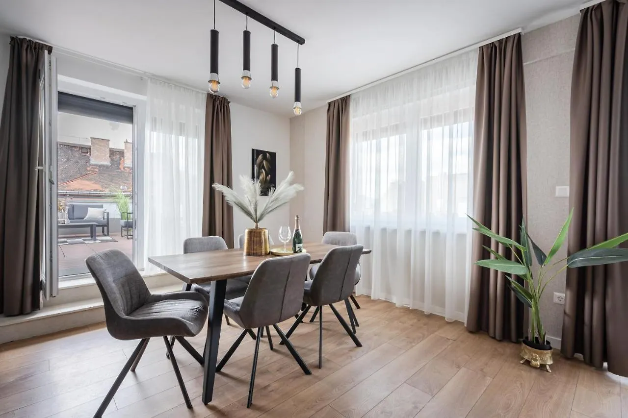 The Rose Garden Apartments Pot- Parking بودابست المجر