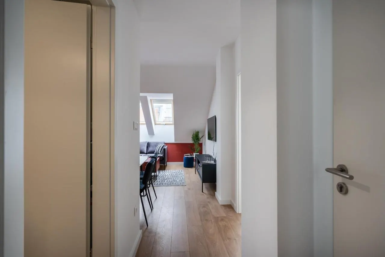 The Rose Garden Apartments Pot- Parking بودابست المجر