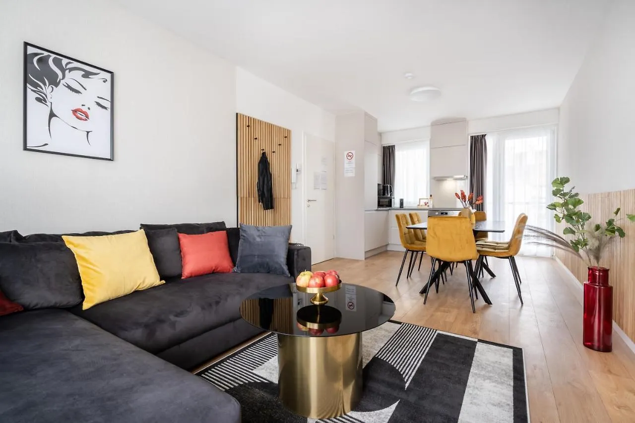 The Rose Garden Apartments Pot- Parking بودابست