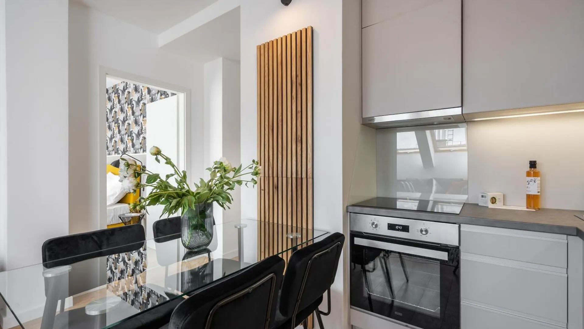 The Rose Garden Apartments Pot- Parking بودابست 0*,  المجر