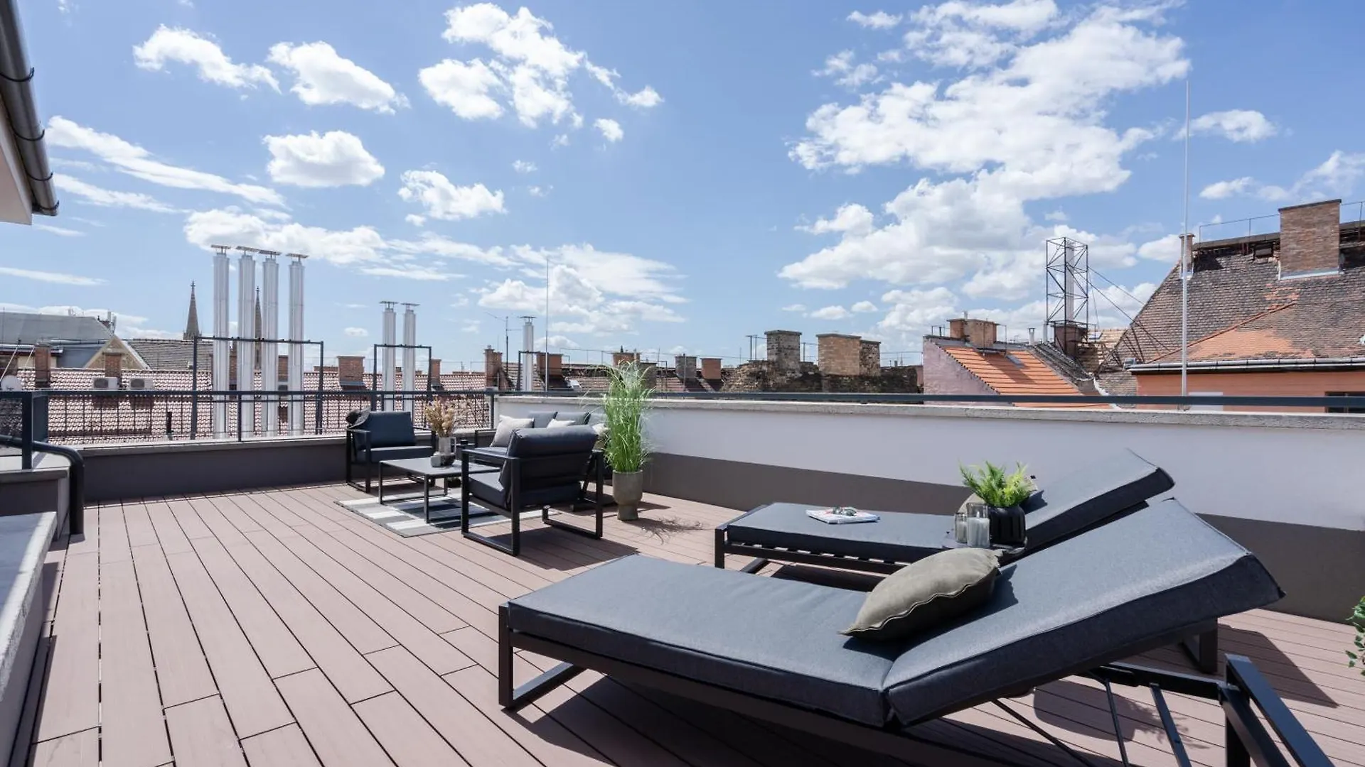The Rose Garden Apartments Pot- Parking بودابست المجر