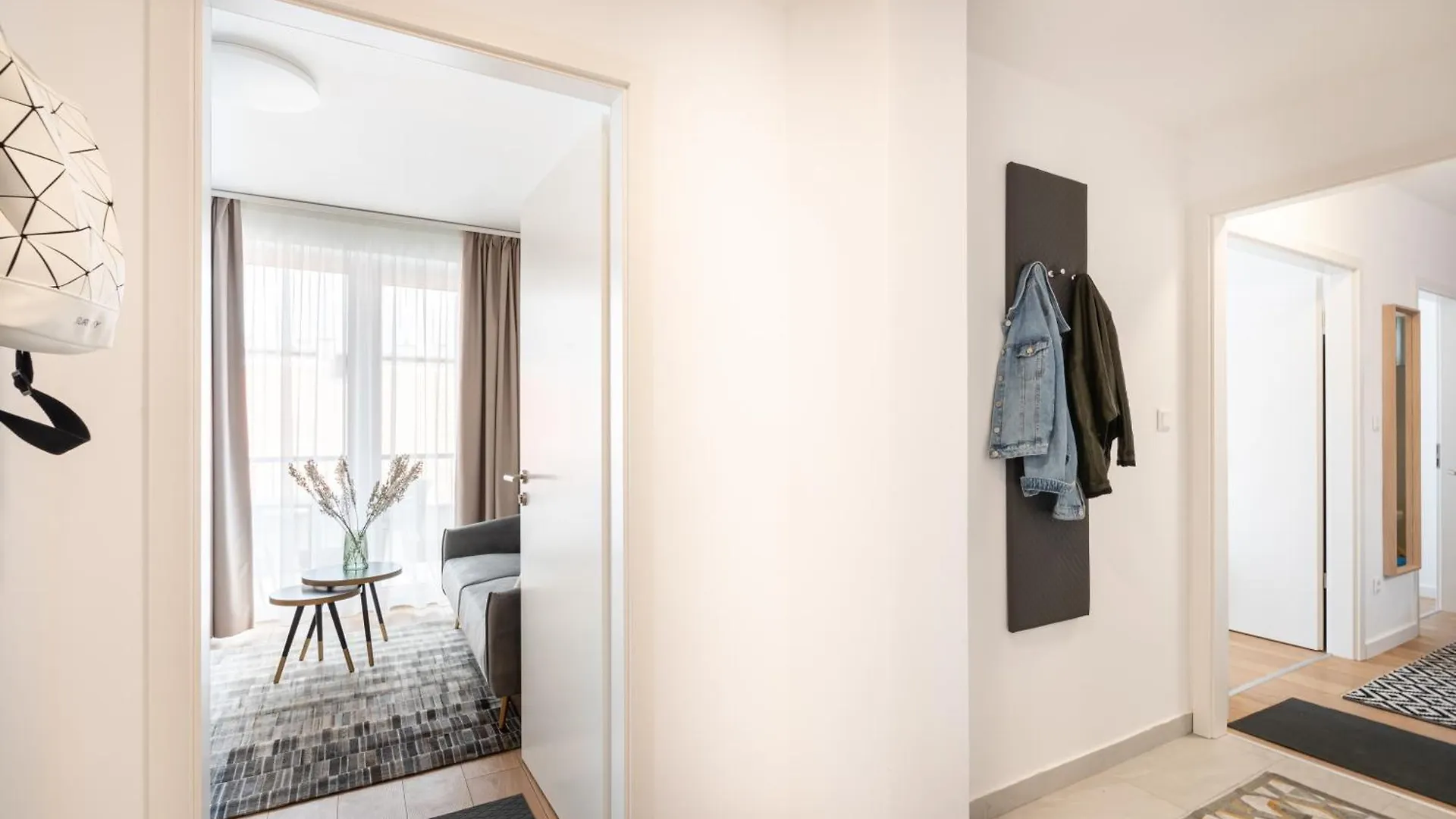 The Rose Garden Apartments Pot- Parking بودابست 0*,