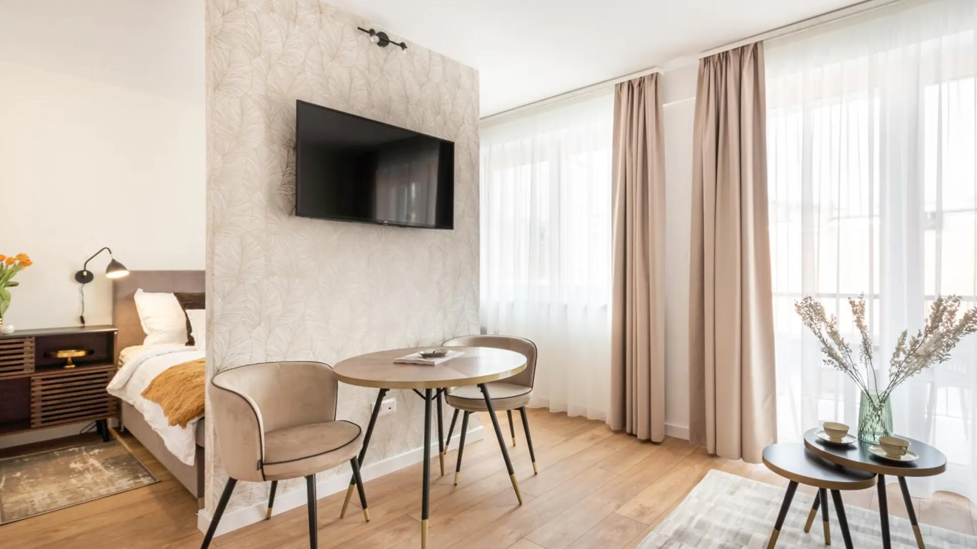 The Rose Garden Apartments Pot- Parking بودابست