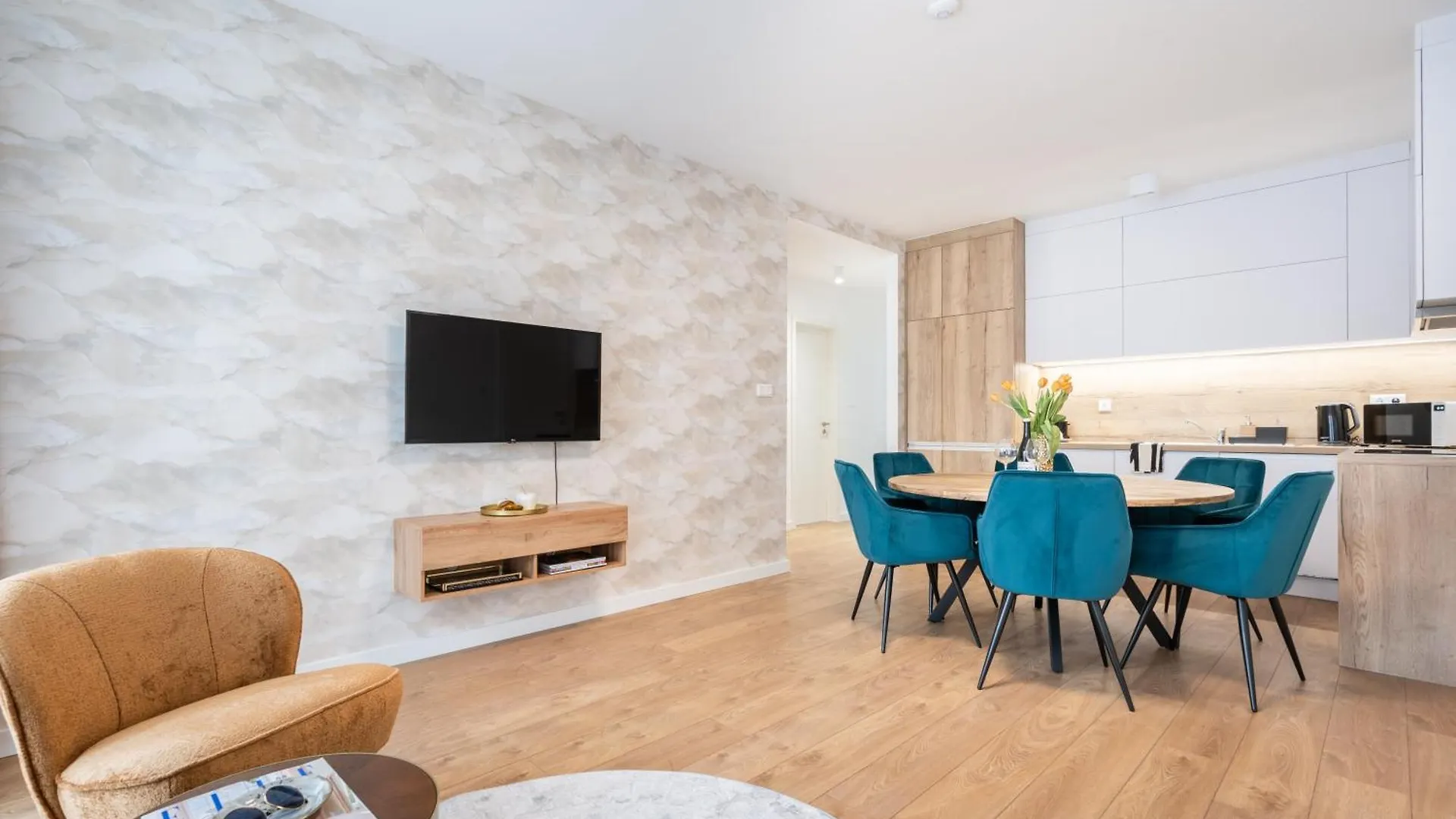 The Rose Garden Apartments Pot- Parking بودابست 0*,  المجر