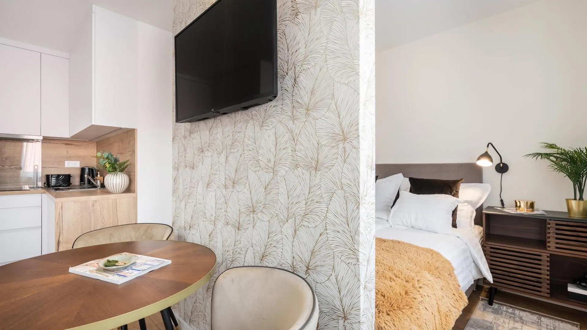 The Rose Garden Apartments Pot- Parking بودابست
