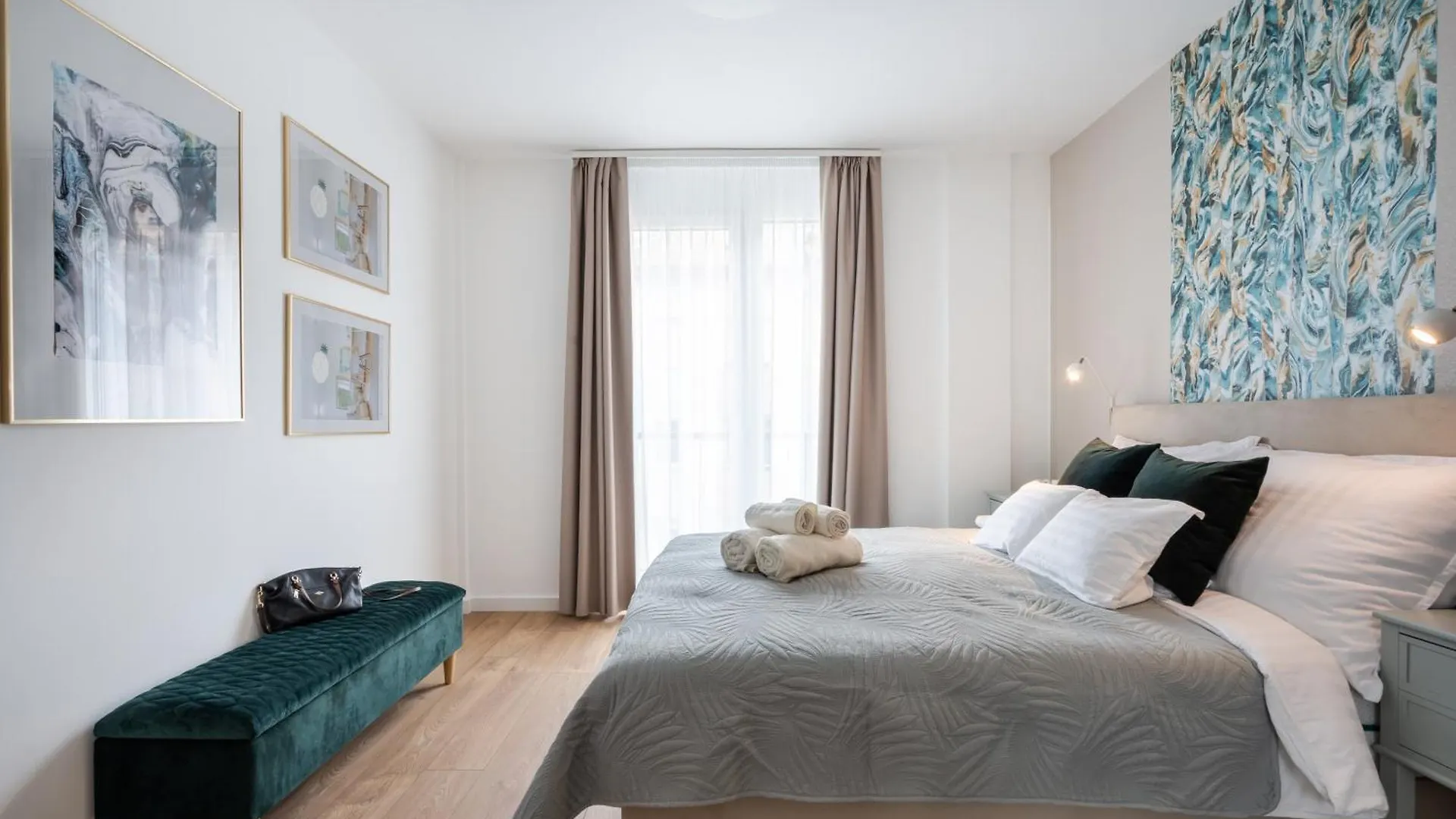 The Rose Garden Apartments Pot- Parking Budapest