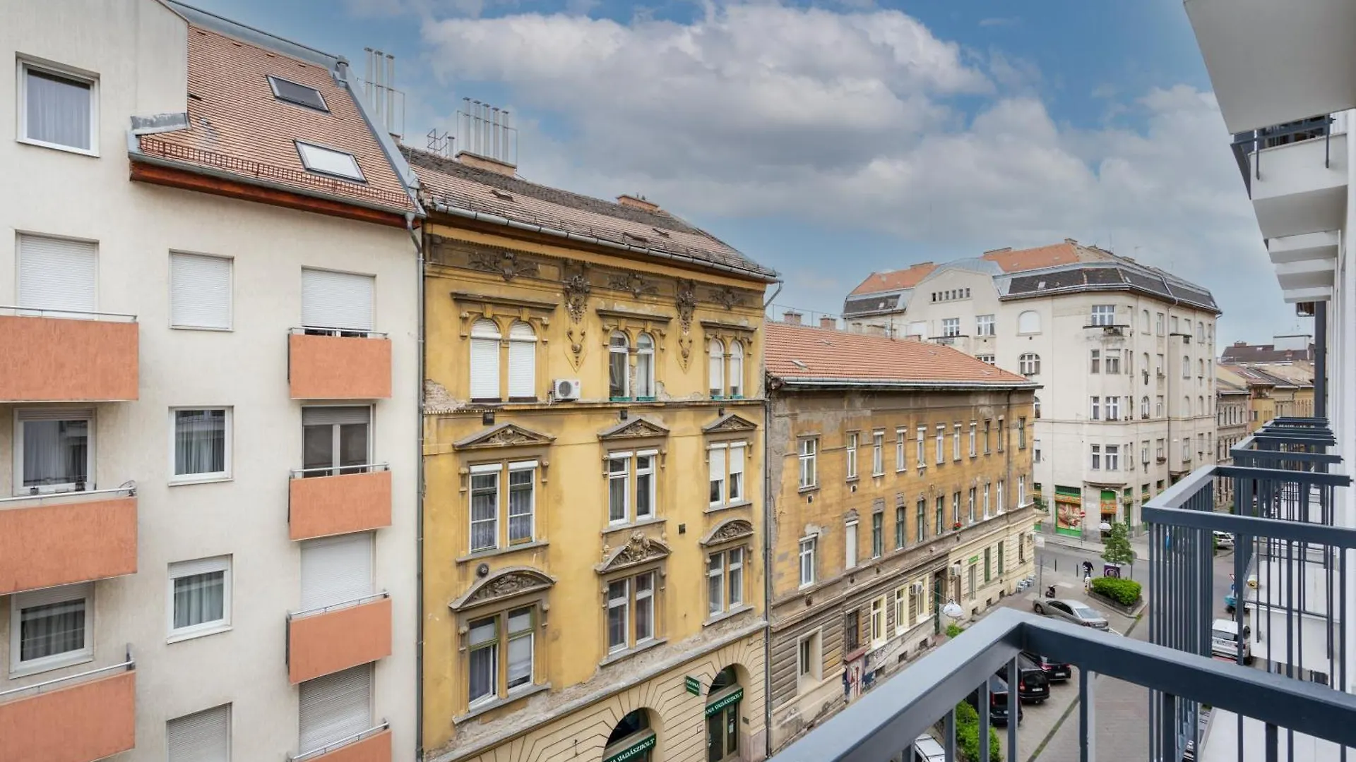 The Rose Garden Apartments Pot- Parking Budapest